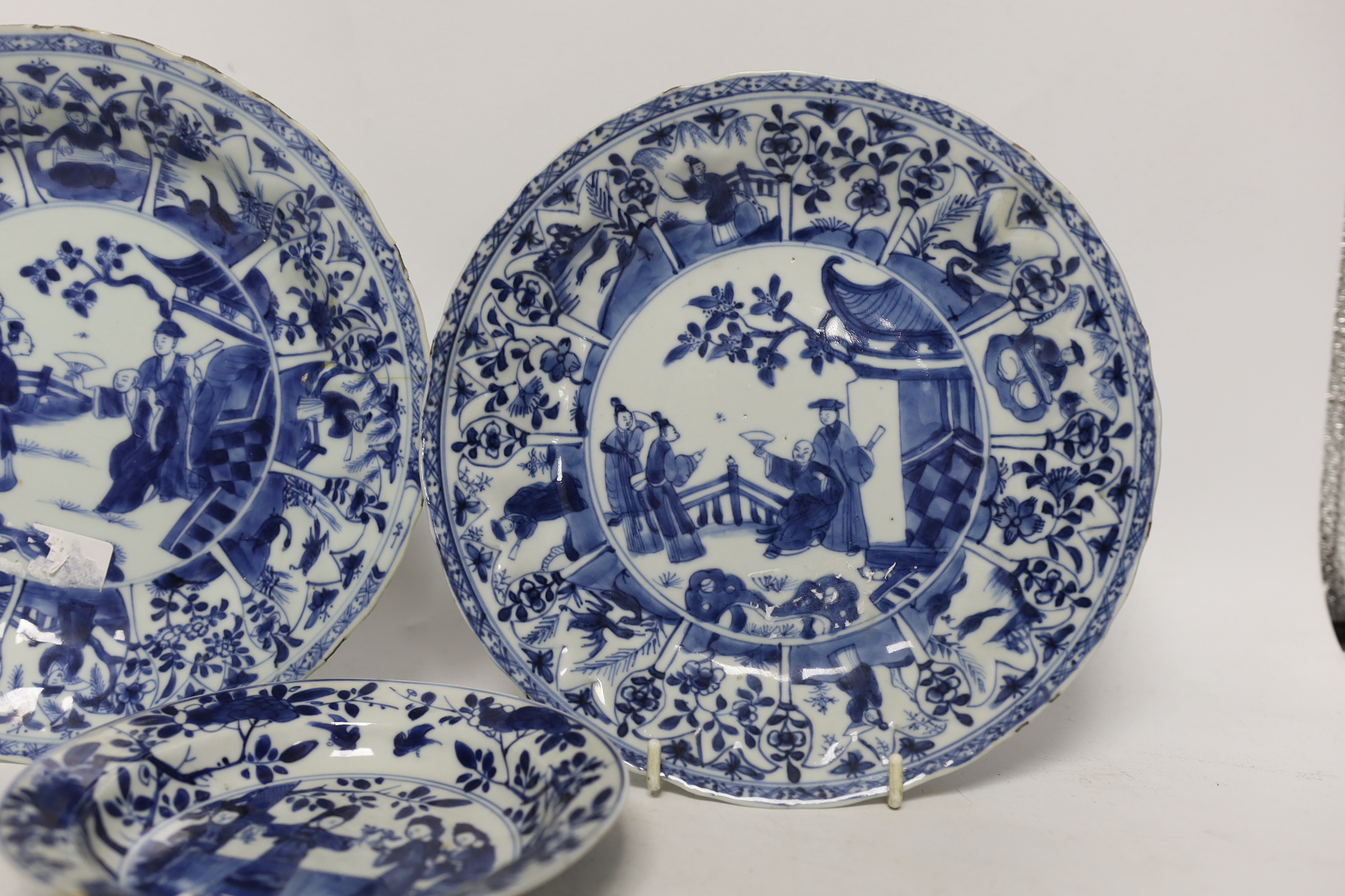 Three Chinese blue and white dishes, Kangxi/Yongzheng period, largest 22cm